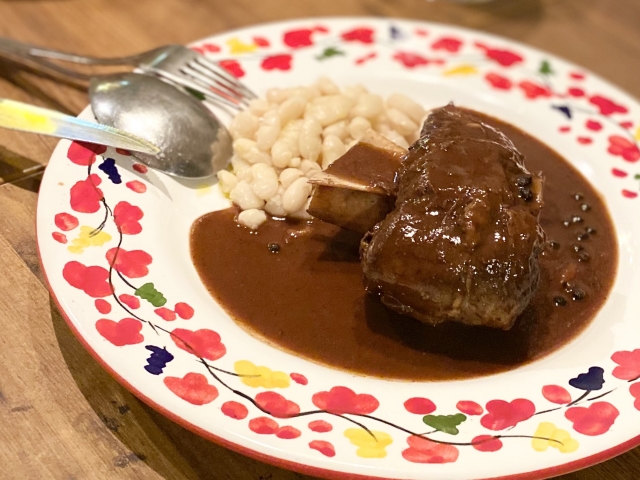 鹿肉の赤ワイン煮込み
